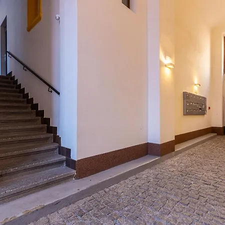 Lägenhet Cozy Gateway Prag
